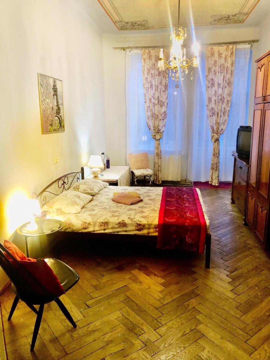 Vintage Apartment 2 rooms Lviv Buitenkant foto